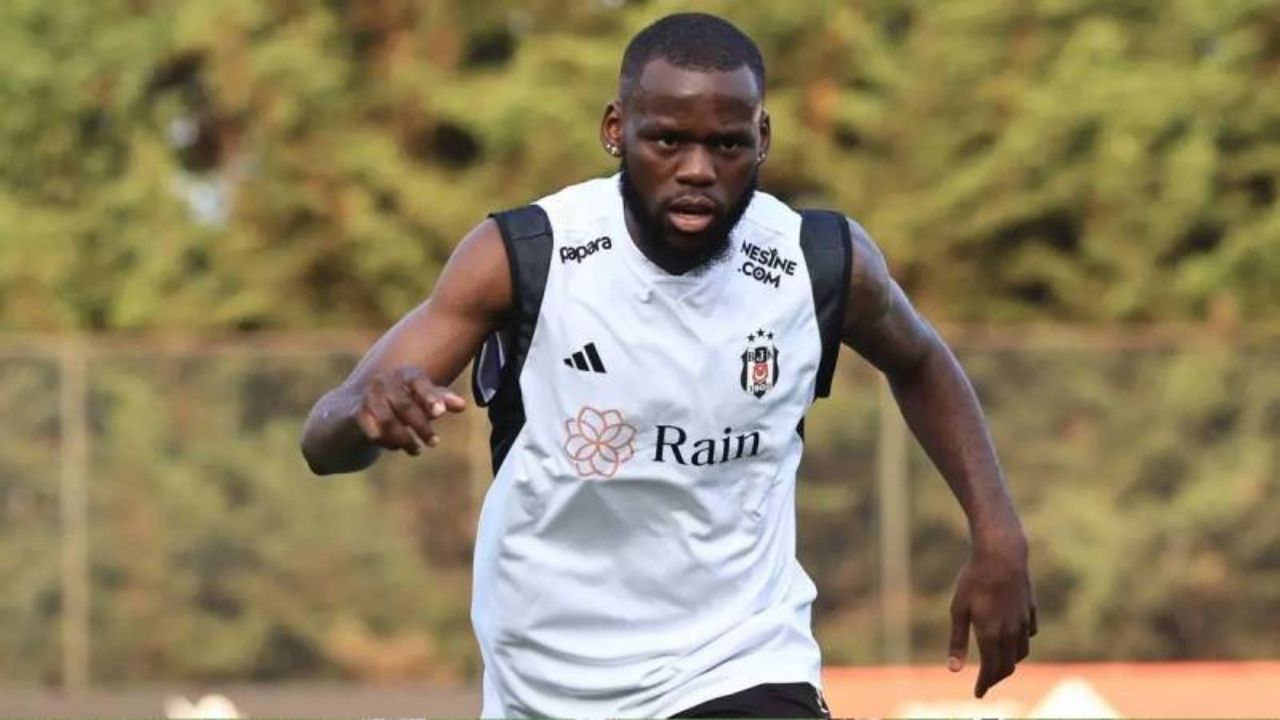 Beşiktaş'ta genç transferler basına tanıtıldı