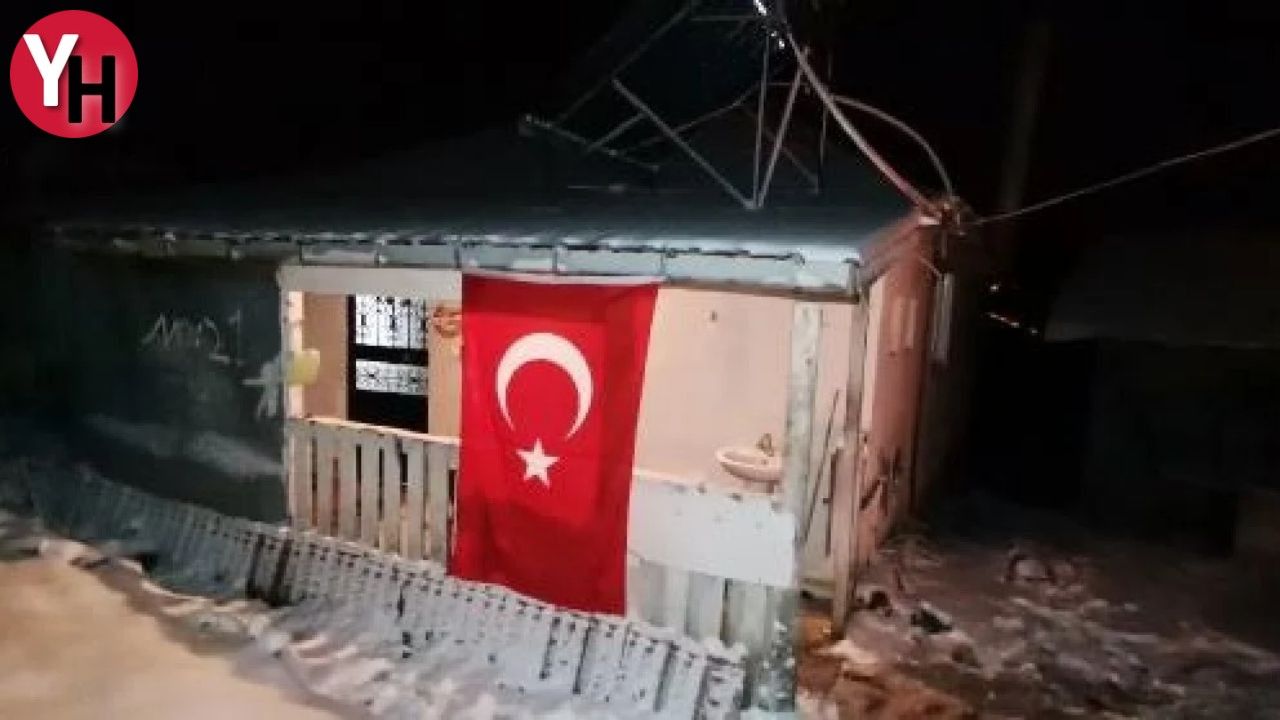 Mehmetçiklerimizin Evleri Türk Bayraklarıyla Donatıldı