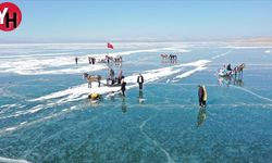 Buzla Kaplı Masalsı Bir Göl Çıldır Gölü