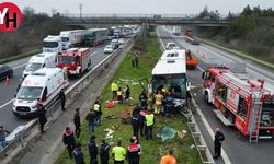 Düzce'de Yolcu Otobüsü Tırla Çarpıştı 1'i Ağır 15 Yaralı!