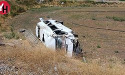 Diyarbakır'da Kavşak Faciasında Pikap ve Minibüs Çarpışması 13 Yaralı