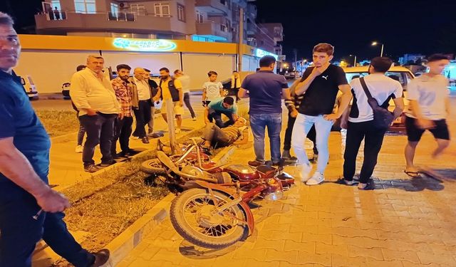 Antalya’da motosikletle otomobil çarpıştı