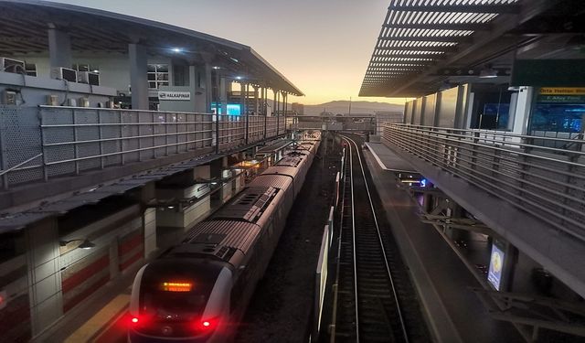 Ulaşım Felç Oldu: İzmir'de Metro ve Tramvay Çalışanları Greve Gitti