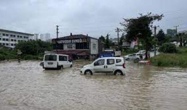 Samsun'da Şiddetli Yağışlar Sel Felaketine Yol Açtı