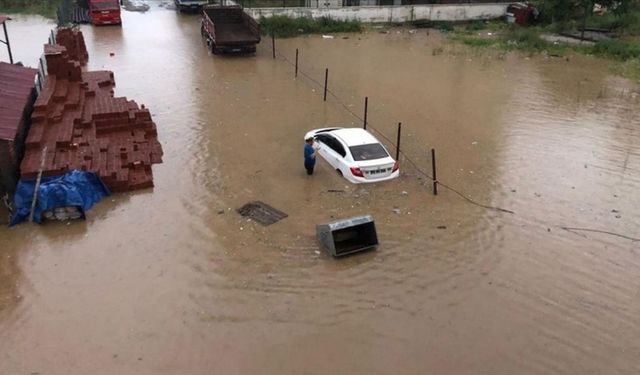 Rize ve Artvin'de Şiddetli Sağanak Yağışlar: Sel ve Heyelanlar Ulaşımı Kapattı