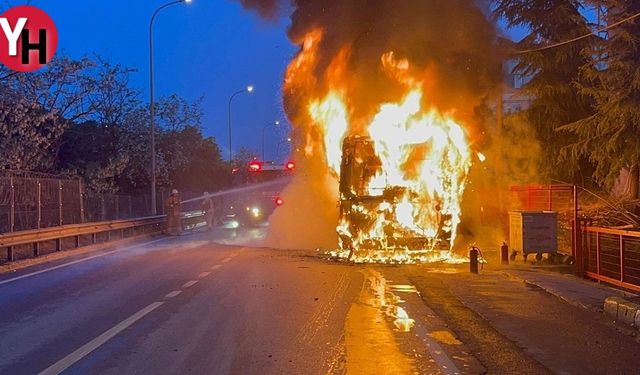 Sultanbeyli'de Seyir Halindeki İETT Otobüsünde Yangın: Faciadan Dönüldü