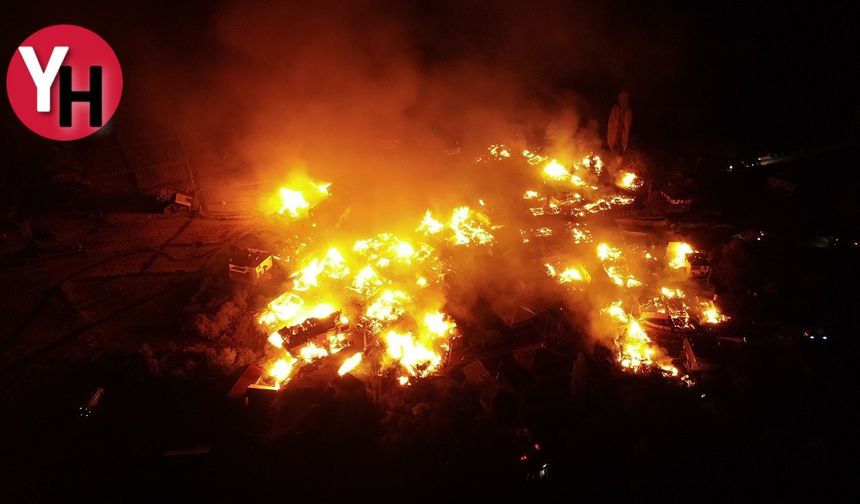 Kastamonu'da 20 evin kül olduğu yangın havadan görüntülendi