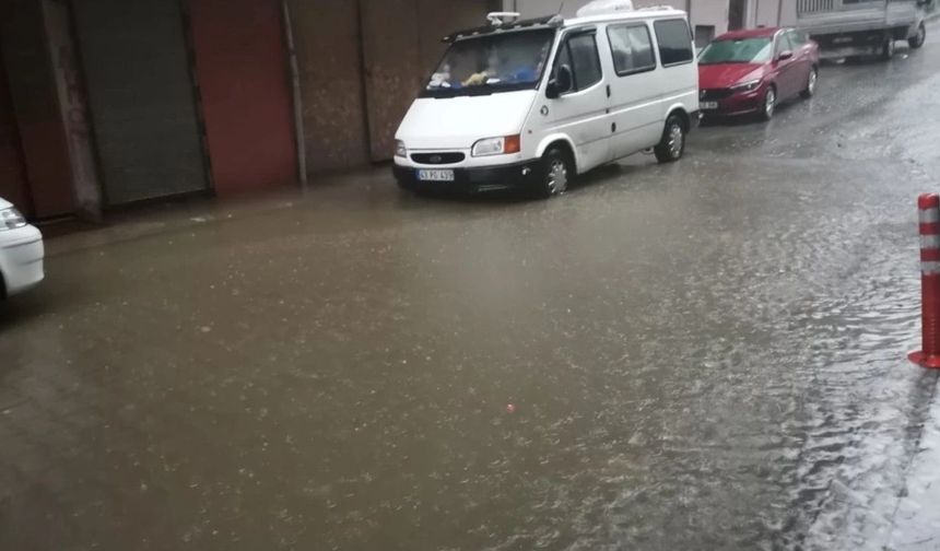 Trabzon Doğusunda Şiddetli Yağışlarla Mücadele: Su Baskınları ve Heyelanlar Uyarısı