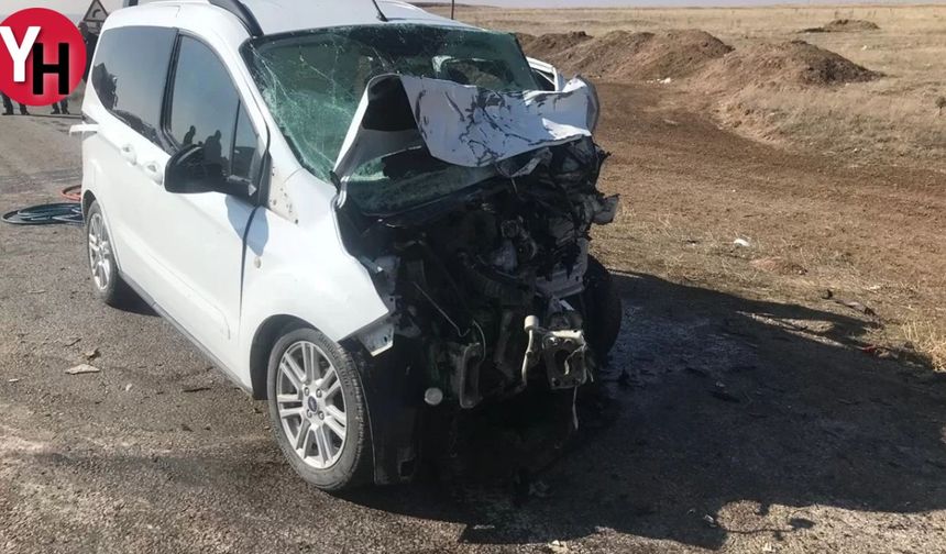 Sivas Trafik Kazasında İki Ticari Araç Çarpıştı, Bir Kişi Hayatını Kaybetti, Bir Kişi Yaralandı