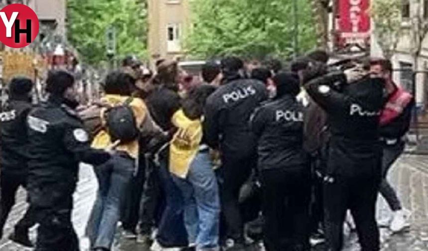 İstanbul'da Polis, İstiklal Caddesi'nde Pankart Açan Gruba Müdahale Etti