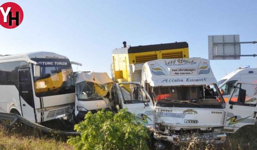 Tekirdağ'da İşçi Servislerine Kamyonet Çarptı: 18 Kişi Yaralandı