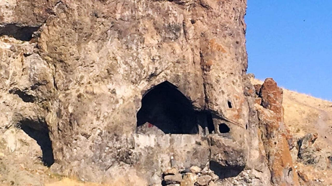 Ferhat ile Şirin Mağarası