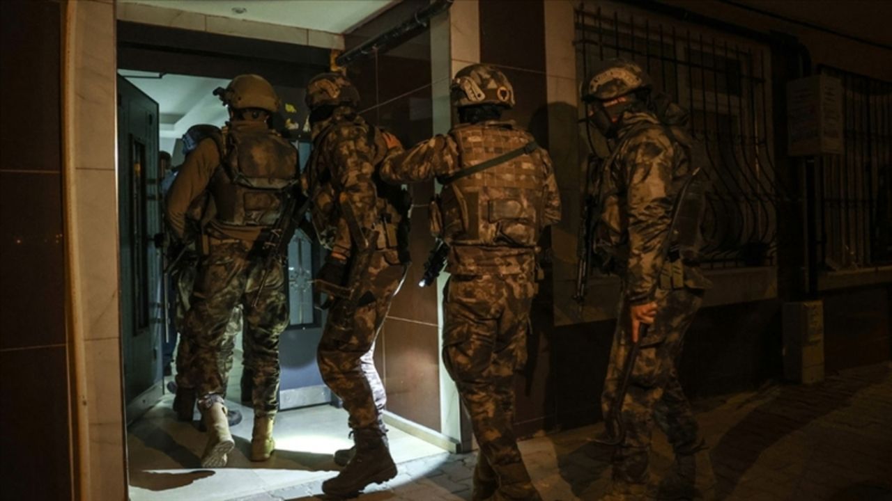 İzmir'de DEAŞ Teröristlerine Darbe Bomba Eylemi Öncesi 10 Şüpheli Yakalandı! (2)