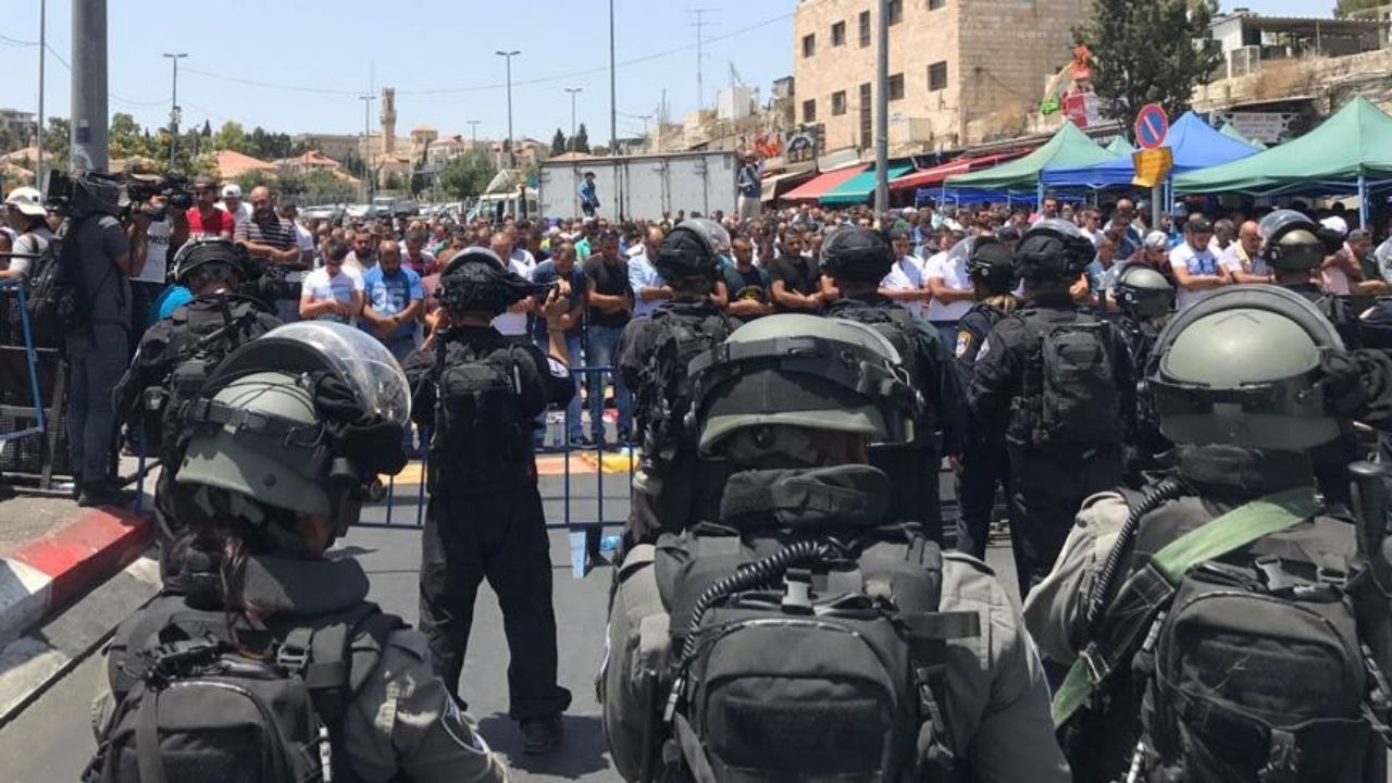 İsrail Polisi, Mescid-i Aksa'ya Girişi Sınırlıyor Filistinlilerin Cuma Namazı Engeli
