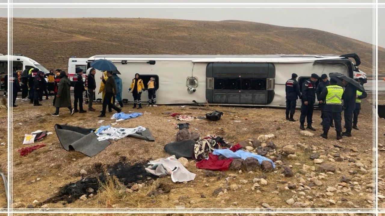 Yolcu Otobüsü Kazası Sivas'ın Gürün İlçesinde 2 Ölü, 25 Yaralı (2)
