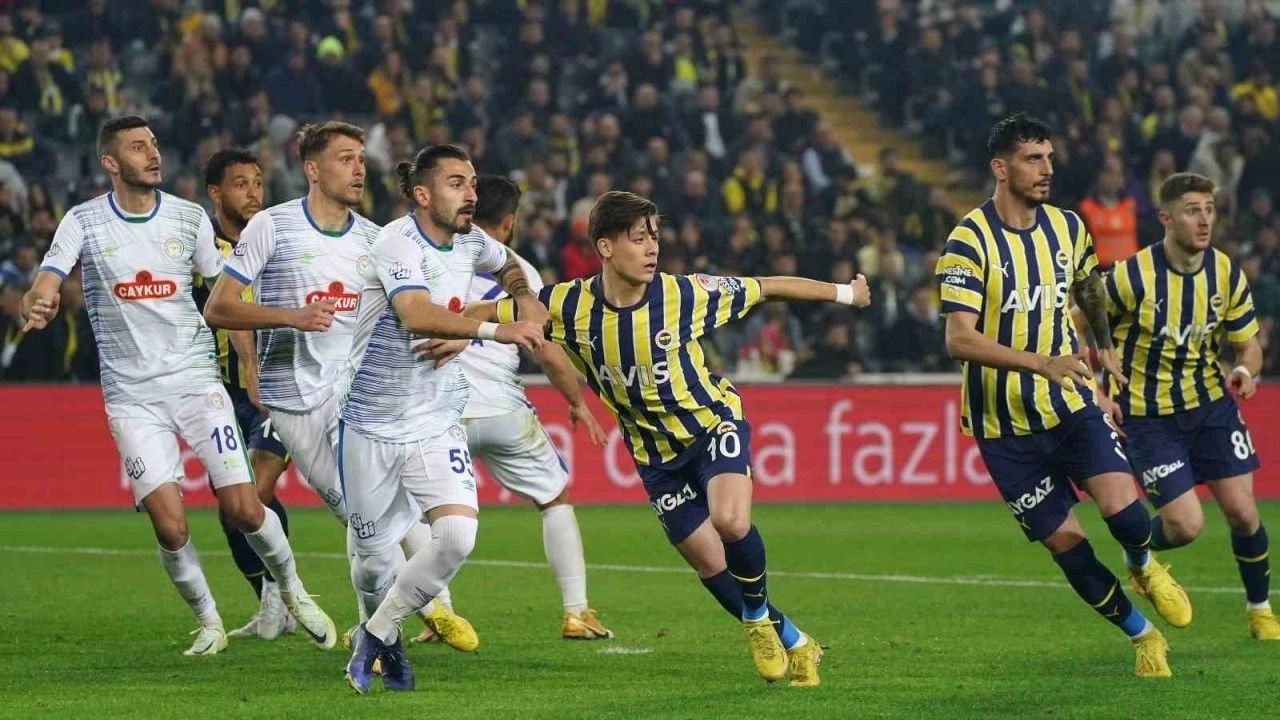 Zirve Mücadelesi Fenerbahçe ile Rizespor Karşı Karşıya! (1)
