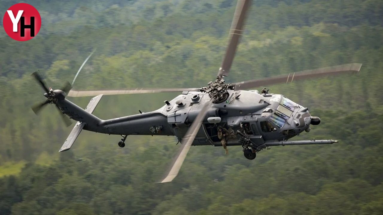 ABD'nin Kaliforniya eyaletinde meydana gelen ve 'MH-60R Seahawk' tipi bir askeri helikopterin eğitim sırasında düşmesiyle ilgili detaylı bilgileri sizin için derledik. Bu olayın ardındaki güncel gelişmeleri ve kazanın ayrıntılarını içeren bu yazı, olayın meydana geldiği tarih olan 12 Ocak 2024'te yaşanan trajedinin tam bir resmini sunacaktır.

Helikopter Kazası ve Mürettebatın Durumu
ABD ordusuna ait 'MH-60R Seahawk' tipi helikopter, 11 Ocak Perşembe akşamı San Diego yakınlarında Pasifik Okyanusu'na düştü. Neyse ki, kazada bulunan altı mürettebat tamamen sağ kurtuldu. ABD Pasifik Filosu'nun yaptığı açıklamaya göre, eğitim sırasında meydana gelen kaza sonucunda hiçbir mürettebatın ciddi bir yaralanma yaşamadığı belirtilmiştir.