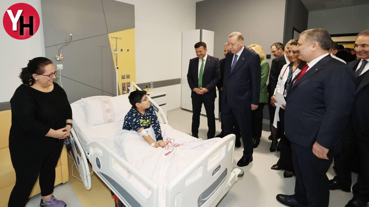 Erdoğan, İzmir Şehir Hastanesi'nde Çocukları Ziyaret Etti