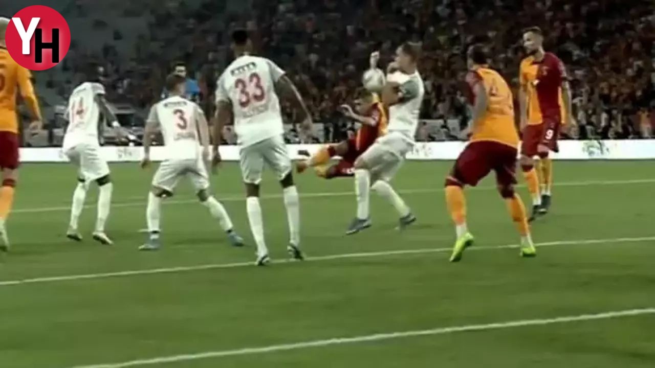 Galatasaray Penaltı Talebi Yarım Kaldı, Hakem Kararı Tartışma Yarattı (1)