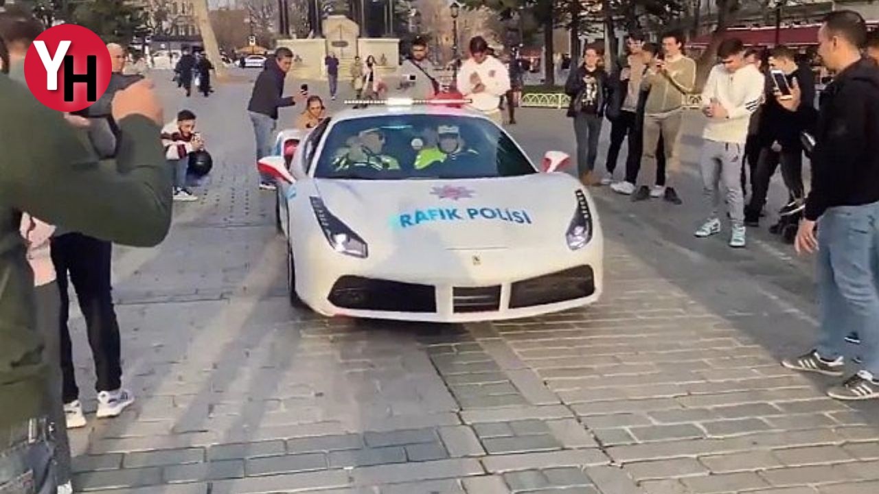 İstanbul Polisinin Hızlı Ferrari Gösterisi (1)