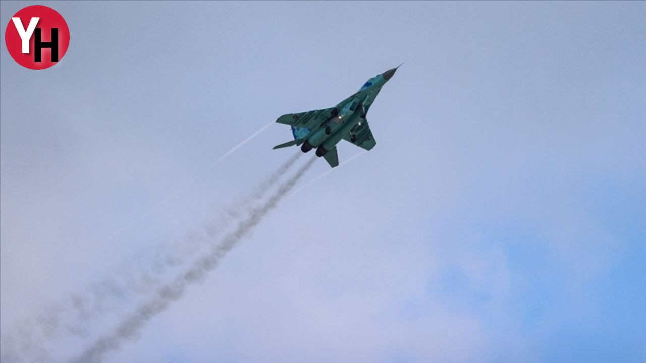 Rusya, Ukrayna'ya Ait Askeri Uçağı Düşürdü! (3)