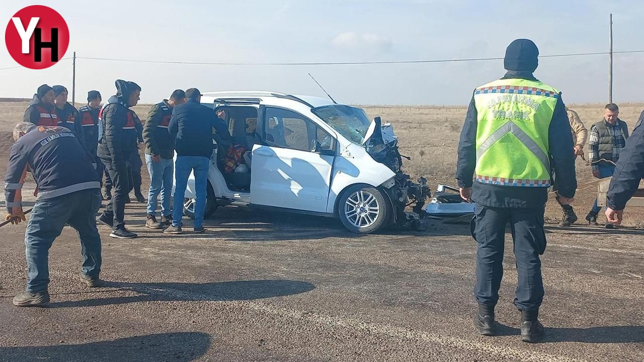Sivas Trafik Kazası İki Ticari Araç Çarpıştı, Bir Kişi Hayatını Kaybetti, Bir Kişi Yaralandı