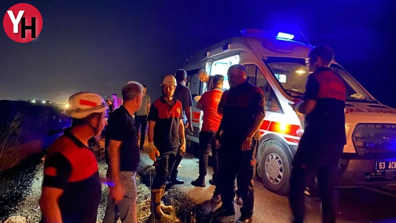 Akçakale Yolunda Otomobil Kanala Düştü 2 Kişi Hafif Yaralandı