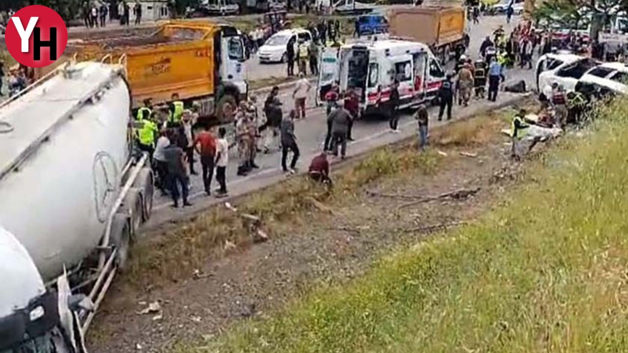 Gaziantep'te Beton Mikseri Ve Minibüs Çarpışması 9 Kişi Hayatını Kaybetti (1)